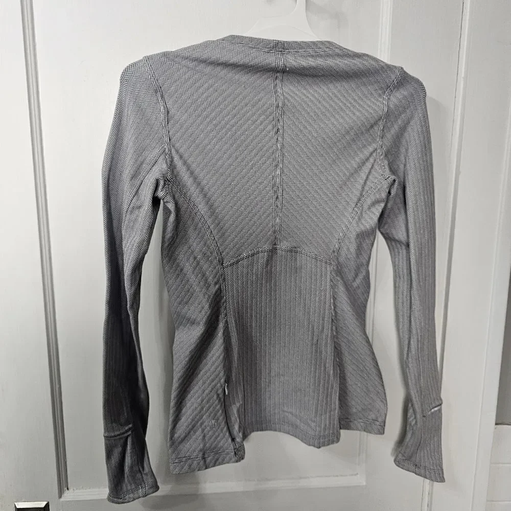 Lululemon Fittdd Athletic Shirt With Thumb Holes In Back Zipper Pocket Size 6